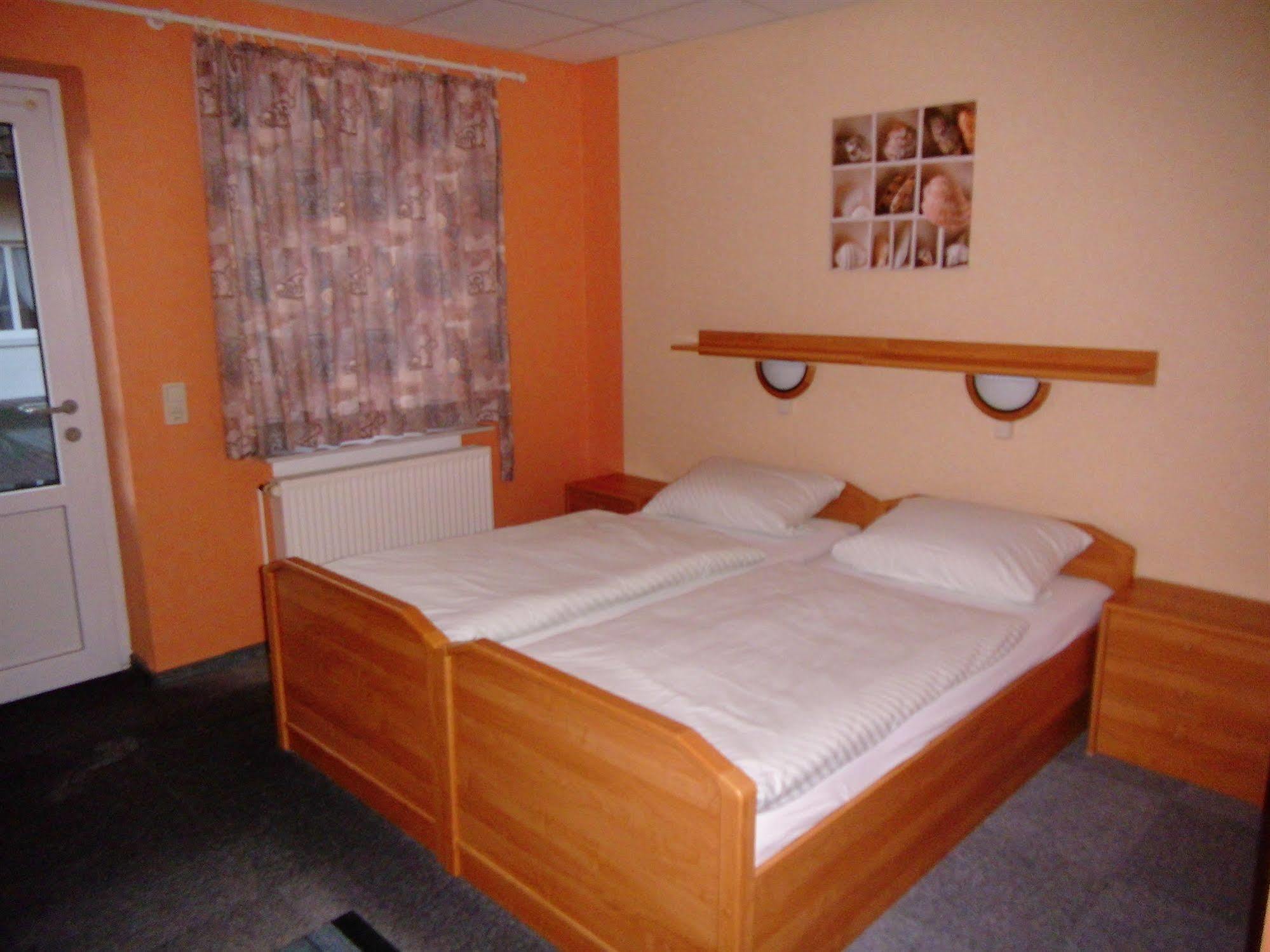Hotel-Garni "Hof Von Hannover" Wittmund Eksteriør billede